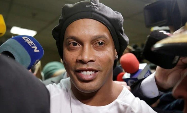 Ronaldinho mantiene su inocencia luego del arresto en Paraguay