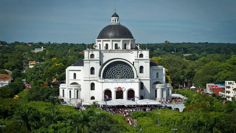 Caacupé la capital del departamento de Cordillera Paraguay