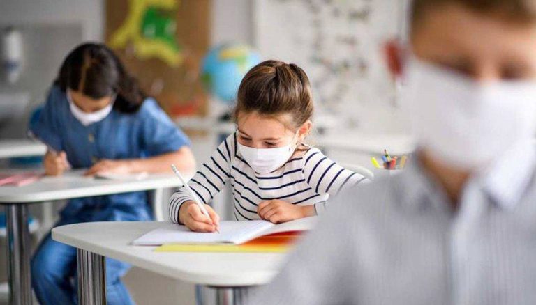 Gran cantidad de padres a favor de clases presenciales