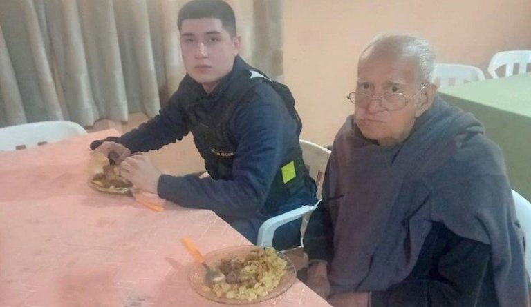 Abuelo Abandonado le devolvieron alegría en la comisaría