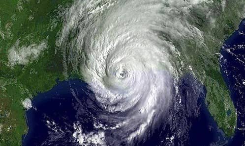 Huracán Ida se fortalece sobre el Golfo de México