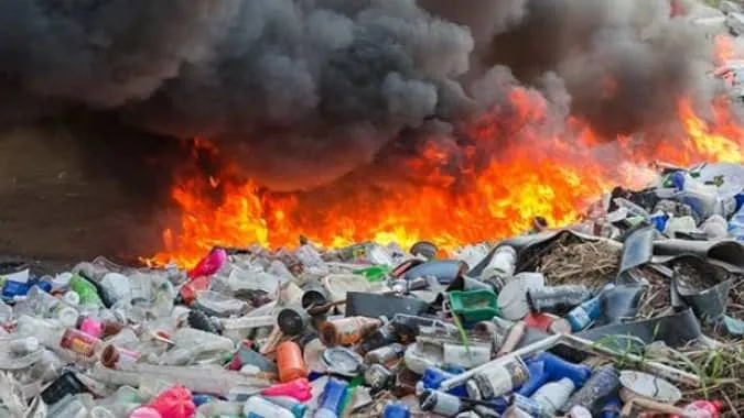 Multarán a las personas por quemar basura