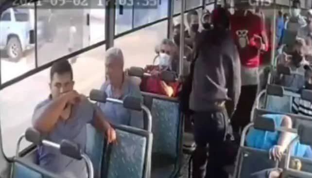 Divulgan video del asalto a pasajeros de un bus en Asunción