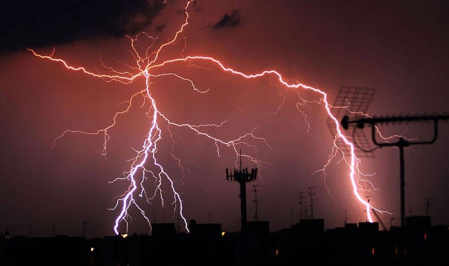 Meteorología Lluvias con tormentas eléctricas