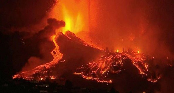 Río de lava del volcán Cumbre Vieja arrasó más de 160 casas