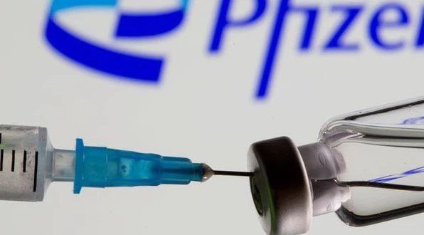 Vacuna Pfizer tiene eficacia del 90% hasta seis meses después