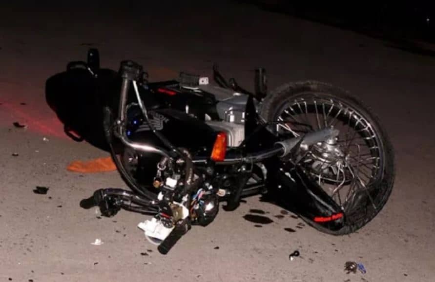 Familia que iba en moto sufre accidente en Capiatá y fallece la madre