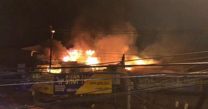 Incendio afecta al Mercado 4 de Asunción
