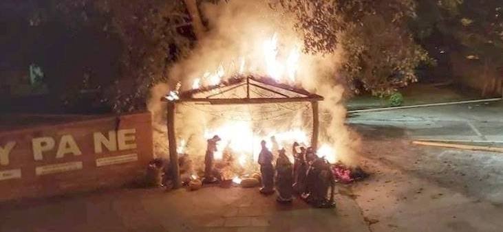 El pesebre de la nada se incendió, un hecho que les puso la piel de gallina a todos los pobladores.