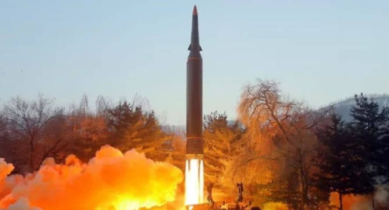 Corea del Norte prueba un nuevo misil hipersónico para pulir sus capacidades