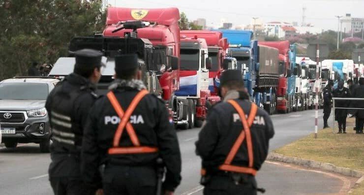Camioneros piden bajar G. 1.500 combustible o amenazan con sitiar de nuevo Asunción