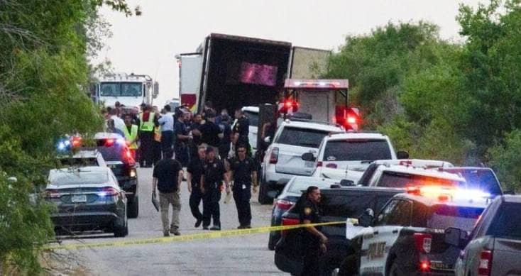 Encuentran más de 40 migrantes muertos dentro de un camión