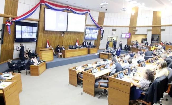 Diputados aumentan el mandato de los intendentes hasta el 2026