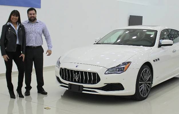 Diputada y “su” Maserati de US$ 150.000 desata ira de “comunes”