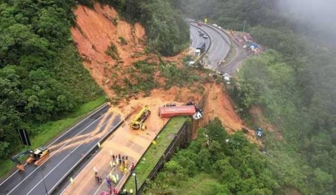 Deslizamiento de tierra en Brasil deja dos muertos y al menos 30 desaparecidos