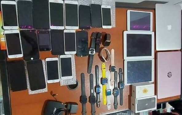 Local del Mercado 4 es allanado por vender teléfonos robados