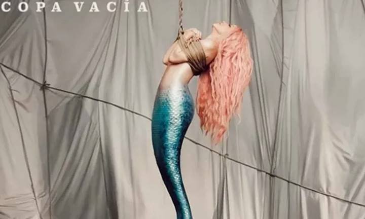 Shakira una sirena en la portada de su nueva canción Copa vacía