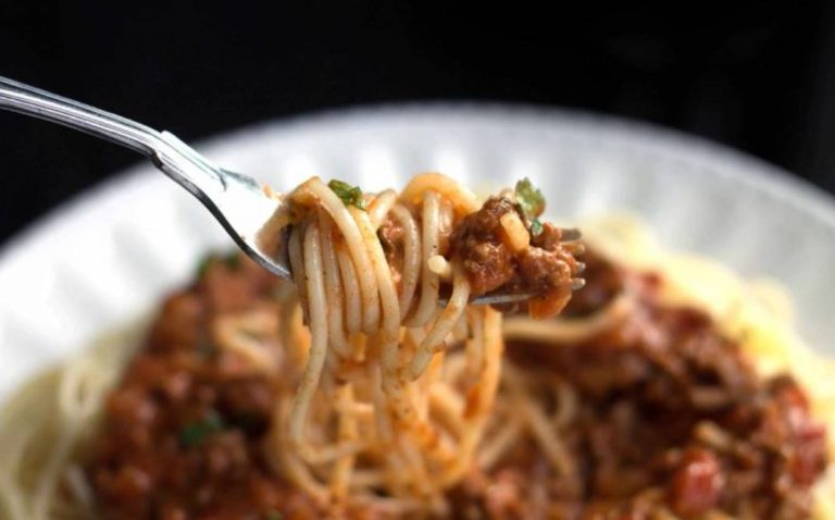 Riquisima receta de espagueti a la boloñesa con carne molida