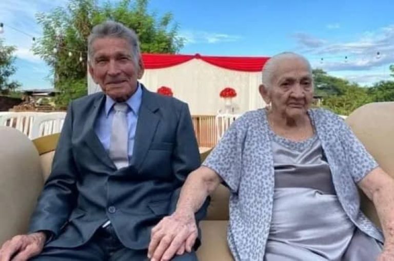 Abuelitos festejaron sus Bodas de Titanio