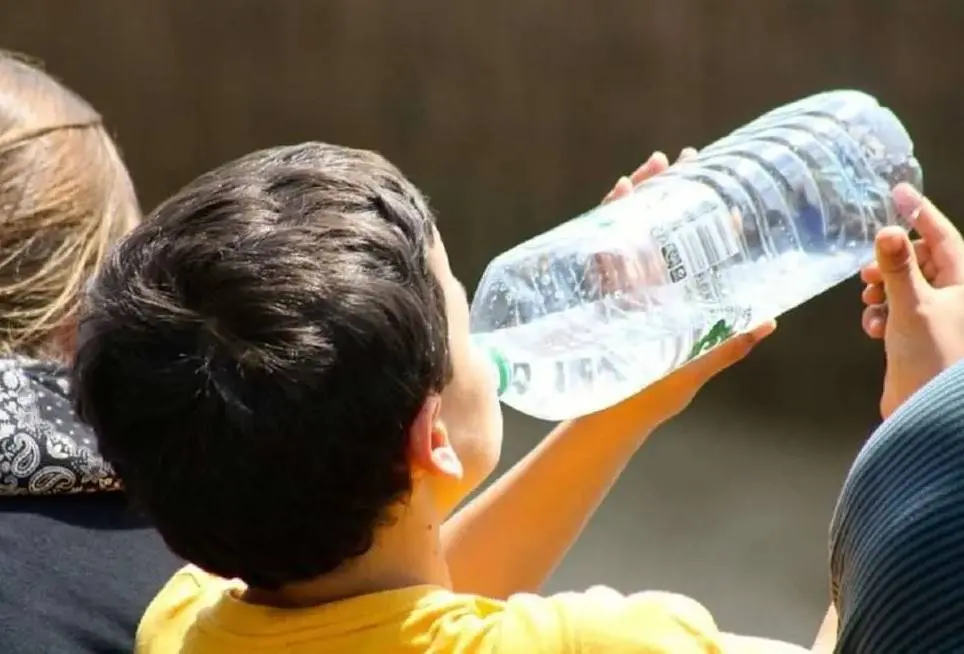 Aumenta a 40% consultas por golpe de calor en niños