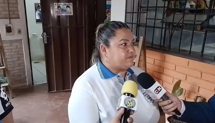 Directora Solicita Dinero a Estudiantes por Celular Hurtado