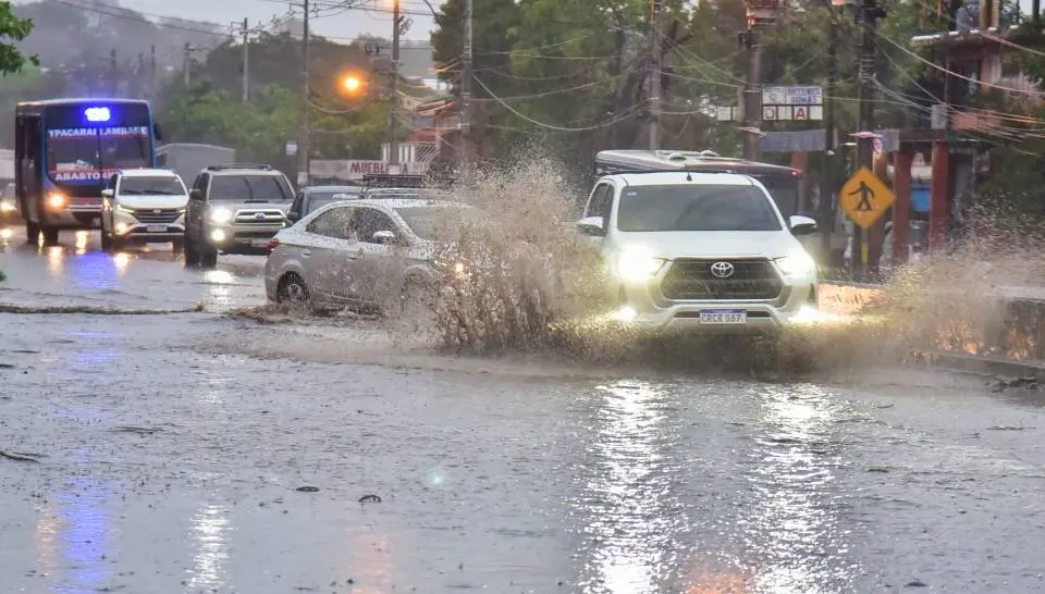 Calles y avenidas que deben evitarse ante lluvias y tormentas en Asunción: foto de referencia