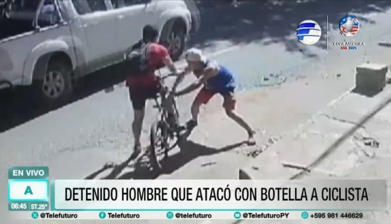 Un hombre totalmente descontrolado atacó a un ciclista