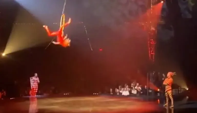 Acróbata sufre accidente en pleno espectáculo del Cirque du Soleil en Portland