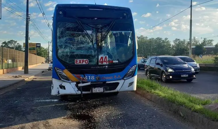 Accidente de buses en Limpio deja 20 heridos