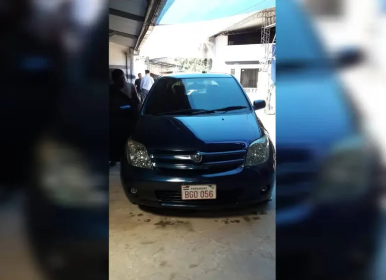 Roban auto en Asunción mientras sus dueños cenaban