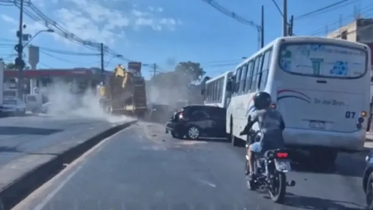 Camión sin frenos desata múltiple choque en la ruta PY01