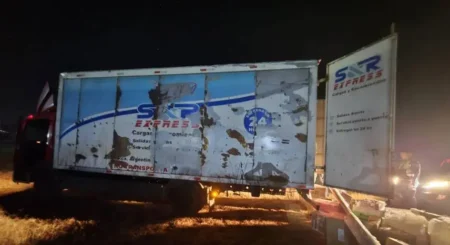 Piratas del asfalto asaltan camión de carga y roban celulares de alta gama Piratas del asfalto asaltan camión de carga y roban celulares de alta gama
