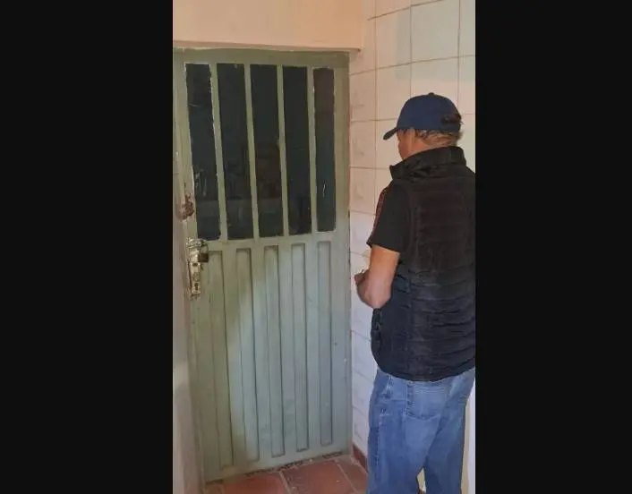 Lo más extraño de todo es que la puerta de la capilla no fue forzada.