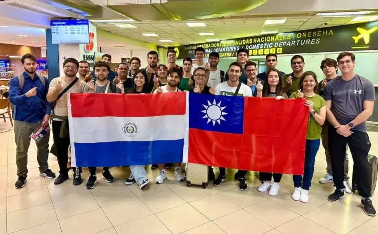 Ingenieros Paraguayos despegan hacia Taiwán para un curso importante