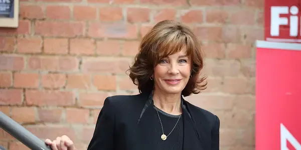 What is Anne Archer net worth estimated? How did he get his fortune?