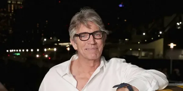 What is Eric Roberts net worth estimated? How did he get his fortune?