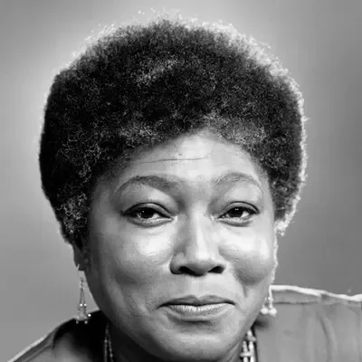 What is Esther Rolle net worth estimated? How did he get his fortune?