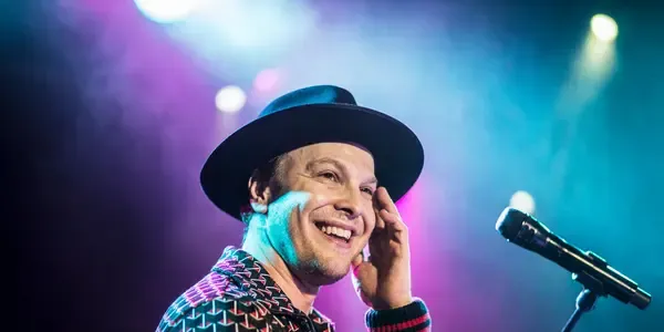 What is Gavin DeGraw net worth estimated? How did he get his fortune?