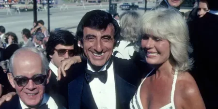 What is Jamie Farr net worth estimated? How did he get his fortune?
