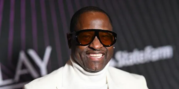 What is Johnny Gill net worth estimated? How did he get his fortune?