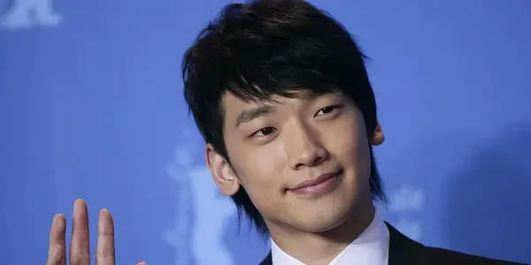 What is Jung Ji-hoon net worth estimated? How did he get his fortune?