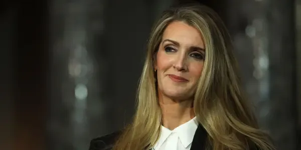 What is Kelly Loeffler net worth estimated? How did he get his fortune?