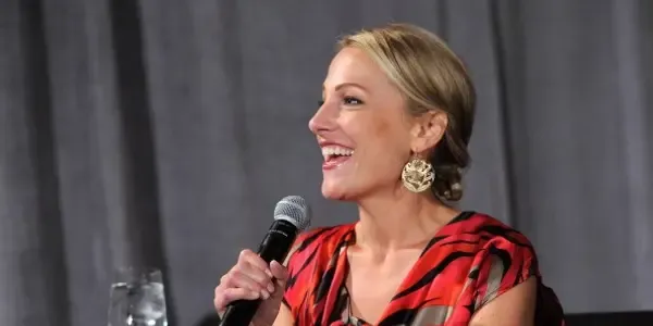 What is Lindsay Czarniak net worth estimated? How did he get his fortune? What is Lindsay Czarniak net worth estimated? How did he get his fortune?