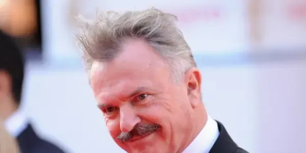 What is Sam Neill net worth estimated? How did he get his fortune?