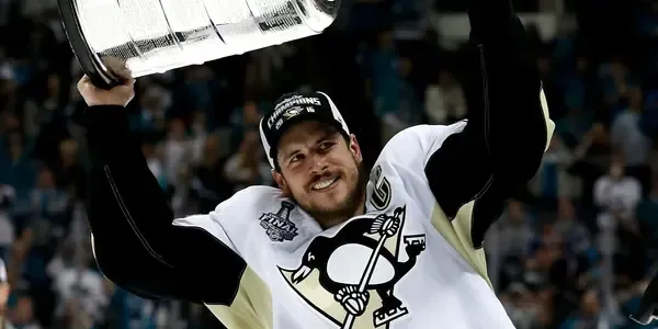 What is Sidney Crosby net worth estimated? How did he get his fortune?