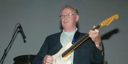 What is Vic Flick net worth estimated? How did he get his fortune?